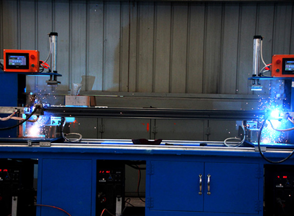 抱焊梁自（zì）動焊機（jī）